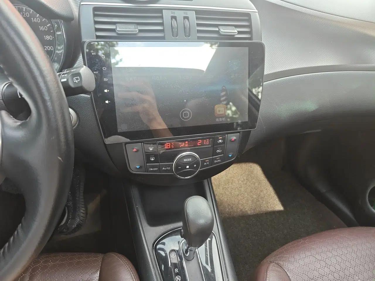 Nissan Tiida 2013 1.6L CVT Cool Cafe Edition — миниатюра 13