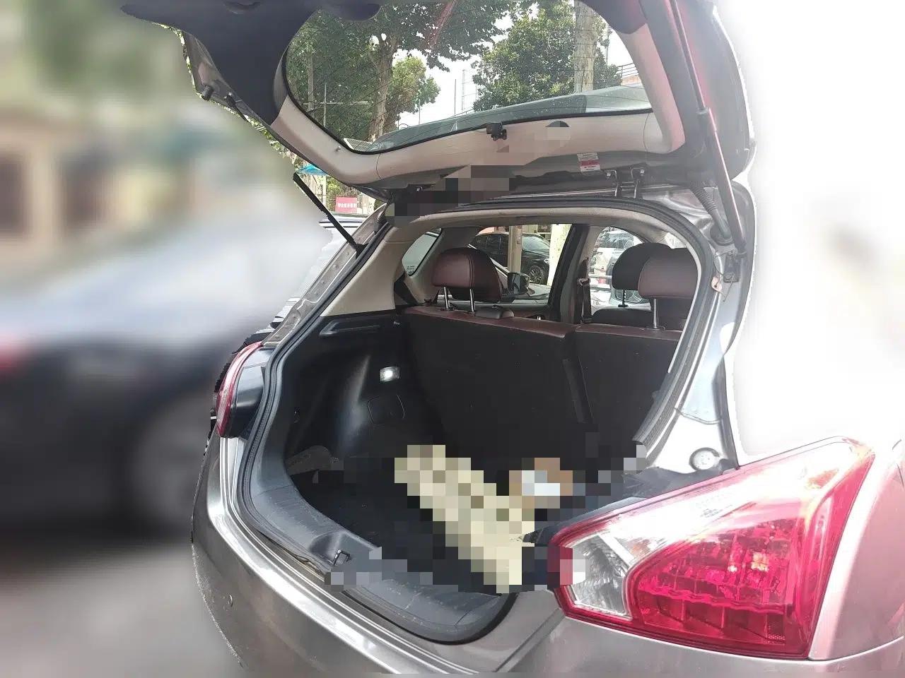 Nissan Tiida 2013 1.6L CVT Cool Cafe Edition — миниатюра 19