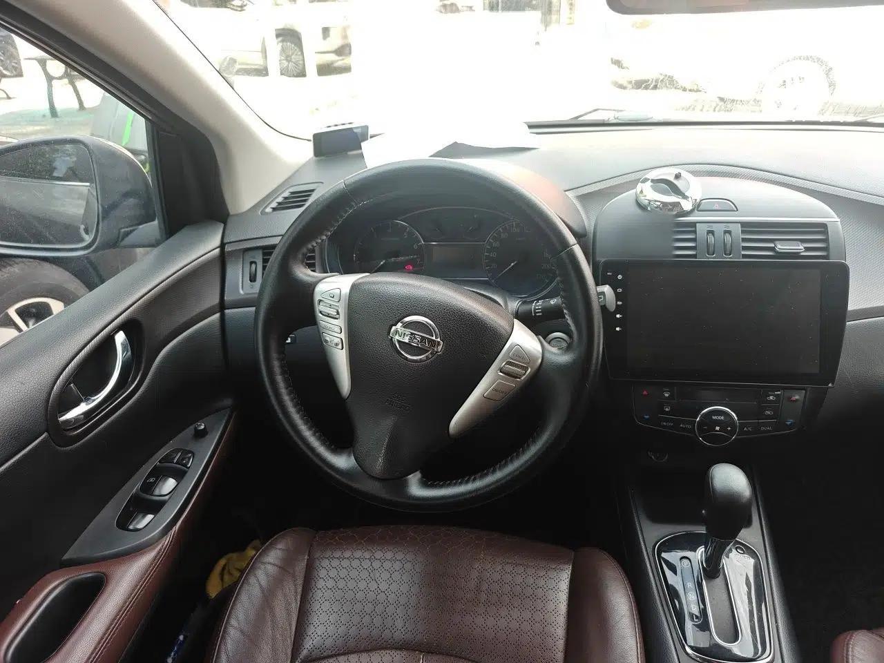 Nissan Tiida 2013 1.6L CVT Cool Cafe Edition — миниатюра 10