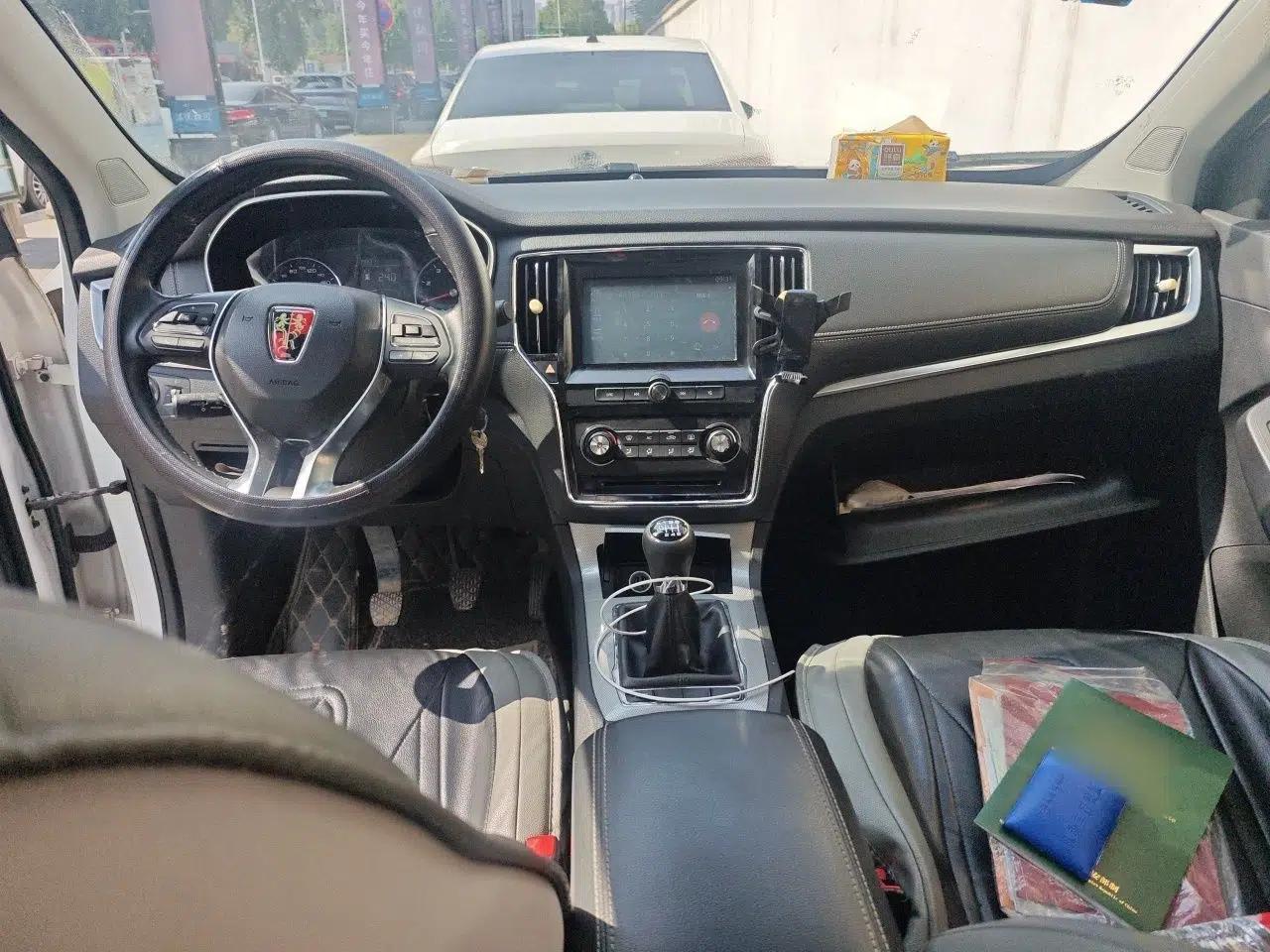 Roewe RX5 2018 20T Two-Wheel Drive Manual Flagship Edition — миниатюра 9