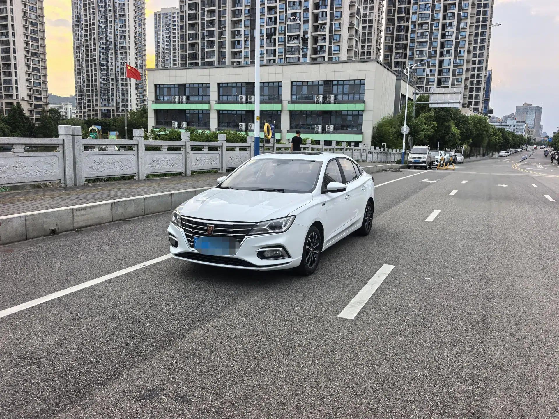 Roewe i5 2020 1.5L Manual 4G Connect Leehao Flagship Edition — миниатюра 12