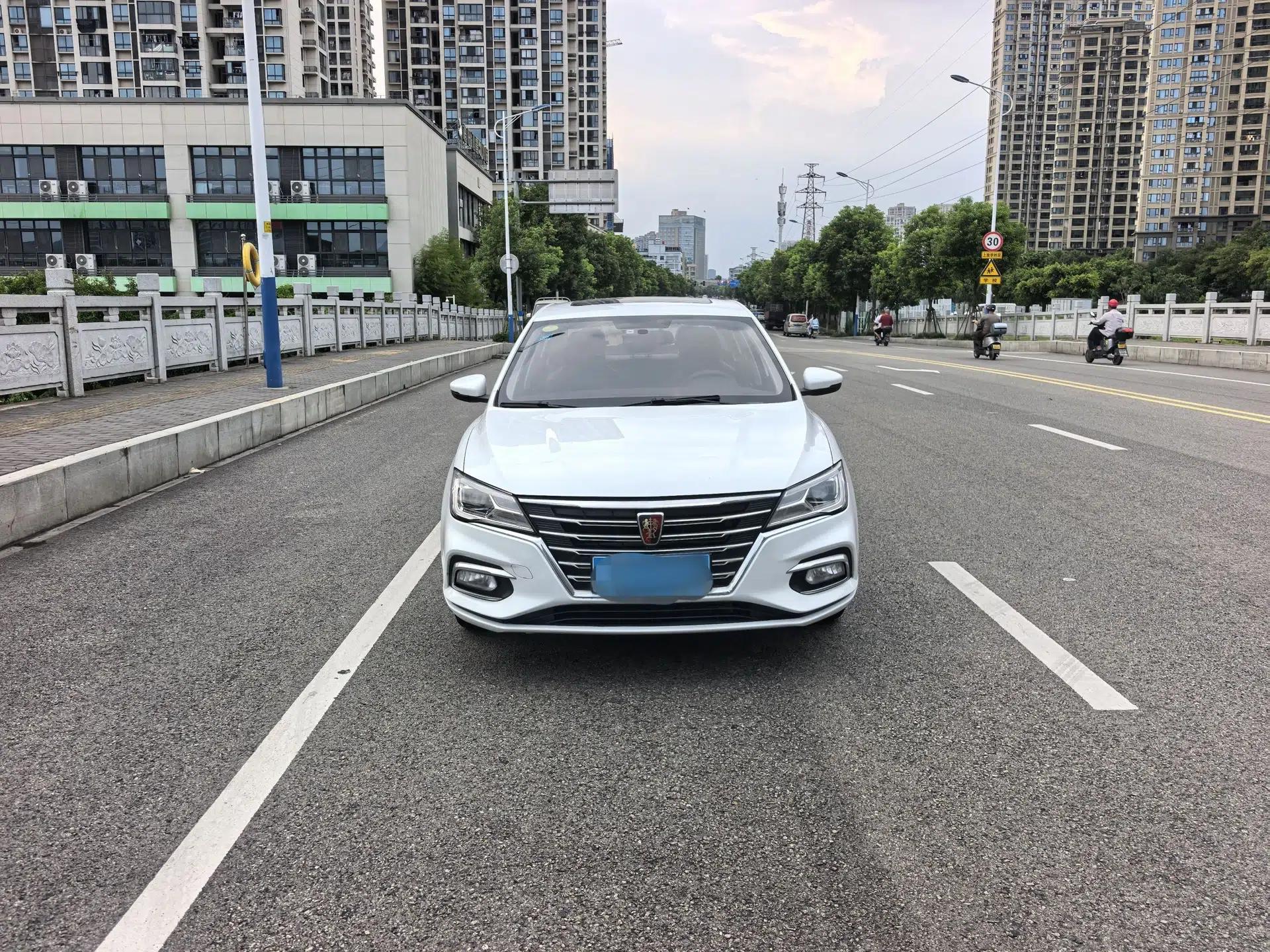 Roewe i5 2020 1.5L Manual 4G Connect Leehao Flagship Edition — миниатюра 13