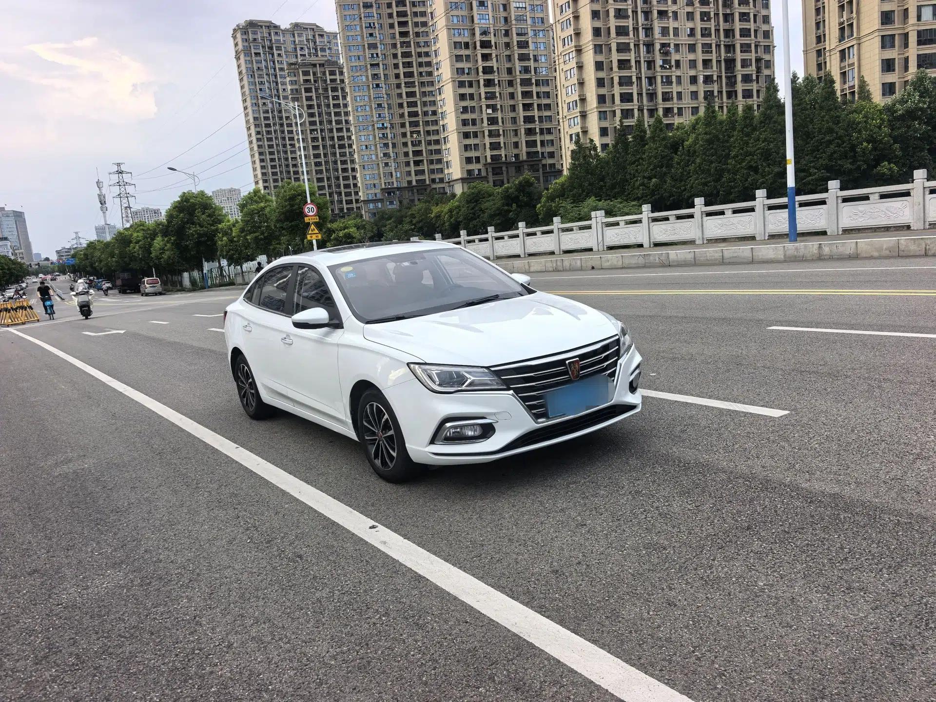 Roewe i5 2020 1.5L Manual 4G Connect Leehao Flagship Edition — миниатюра 14