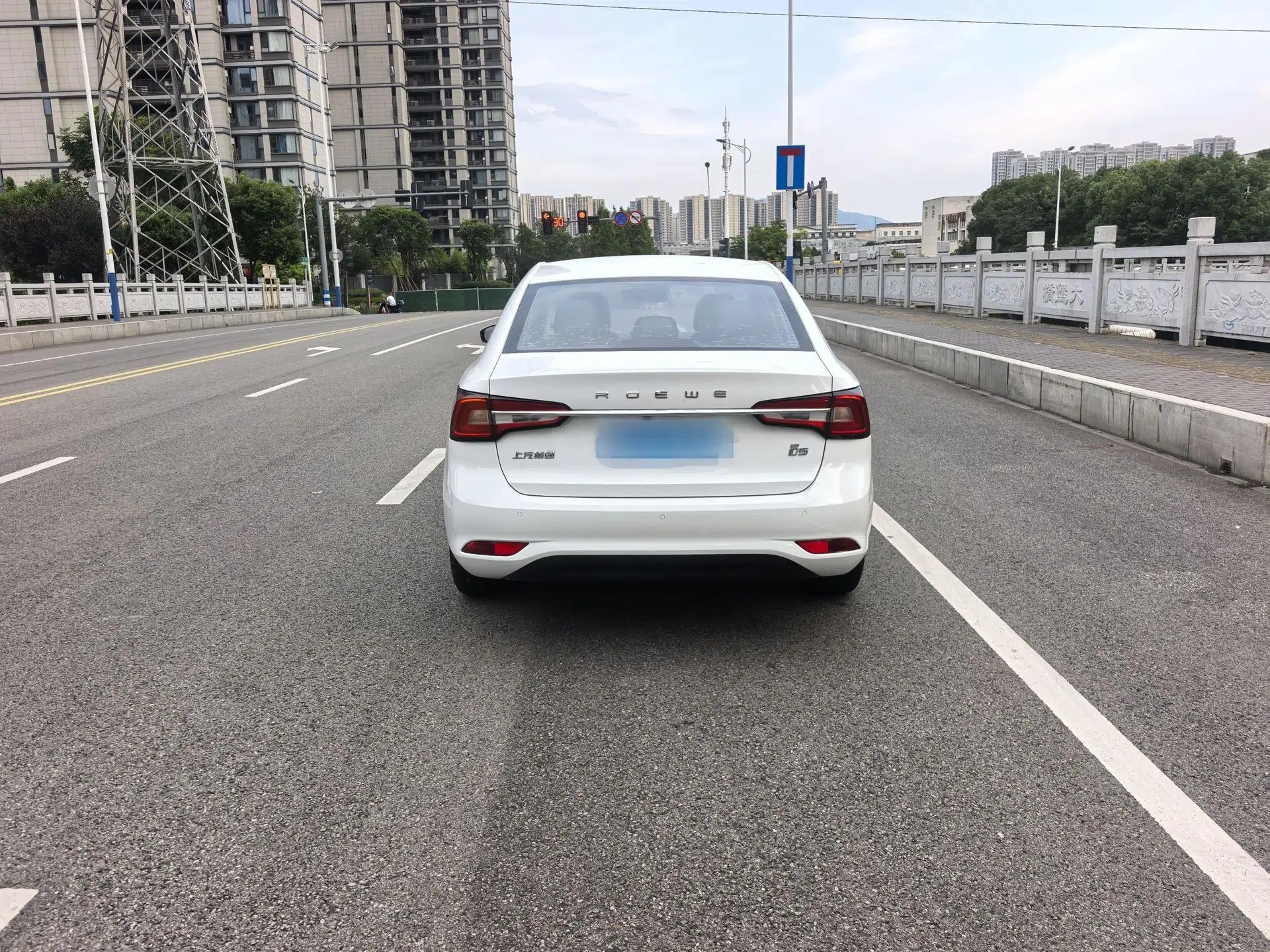 Roewe i5 2020 1.5L Manual 4G Connect Leehao Flagship Edition — миниатюра 15