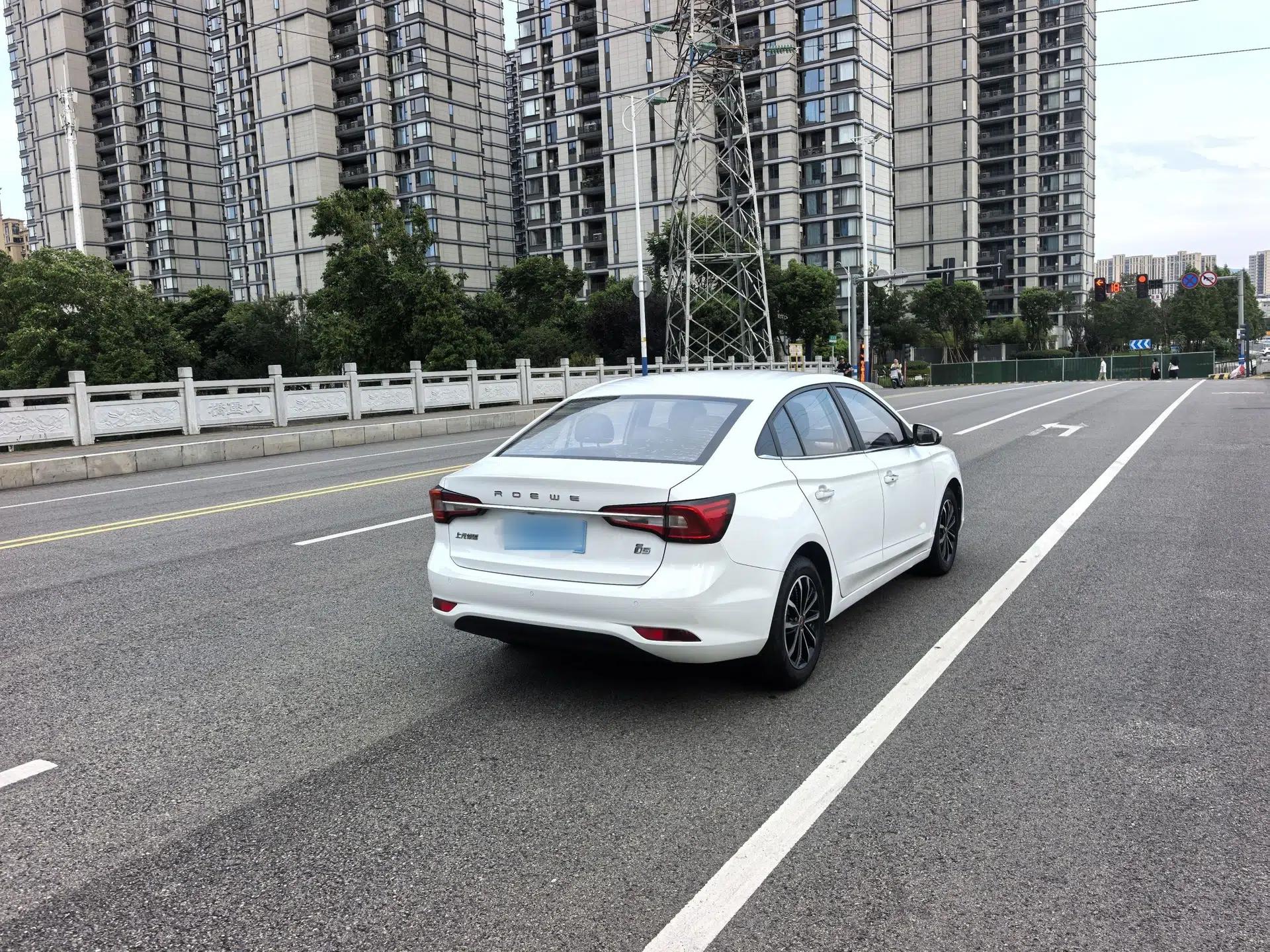 Roewe i5 2020 1.5L Manual 4G Connect Leehao Flagship Edition — миниатюра 16