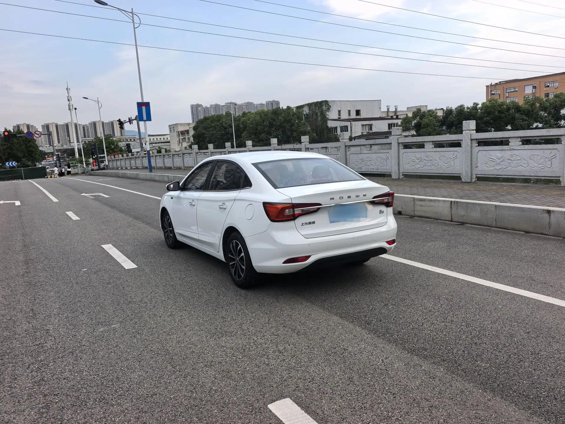 Roewe i5 2020 1.5L Manual 4G Connect Leehao Flagship Edition — миниатюра 17