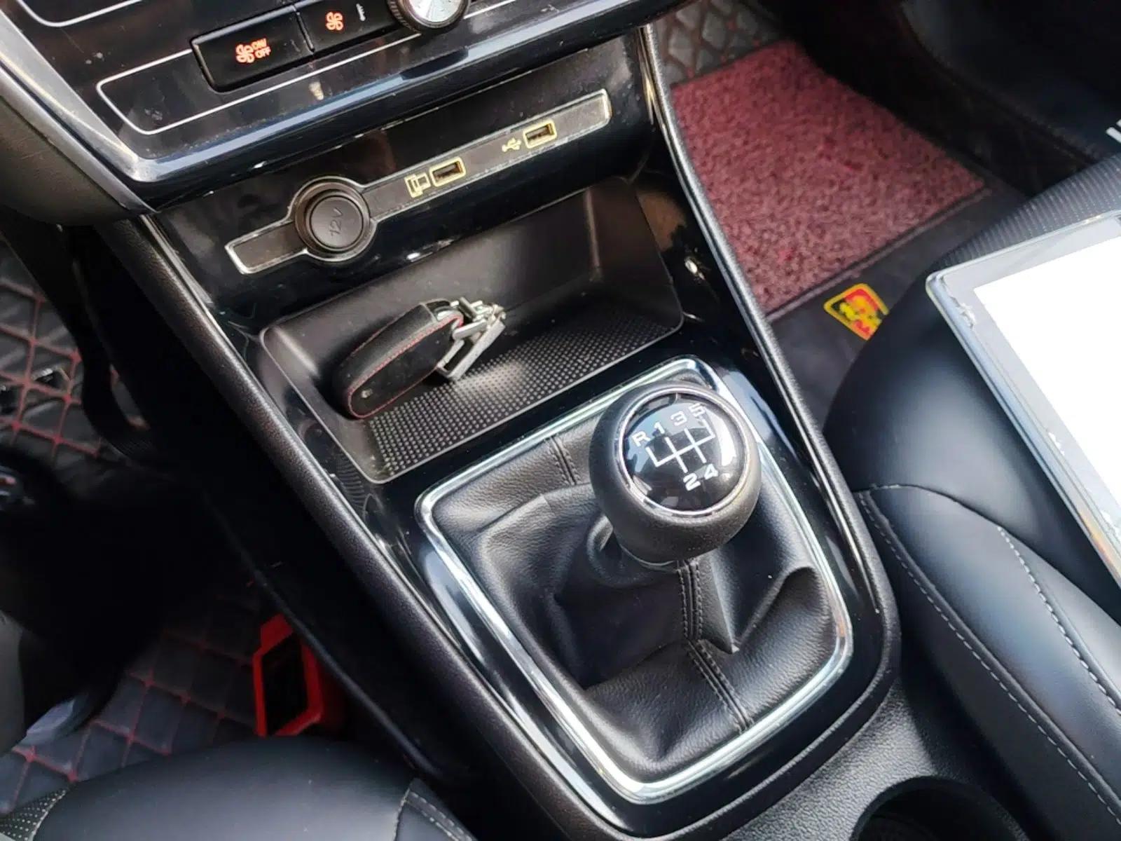 Roewe i5 2020 1.5L Manual 4G Connect Leehao Flagship Edition — миниатюра 22