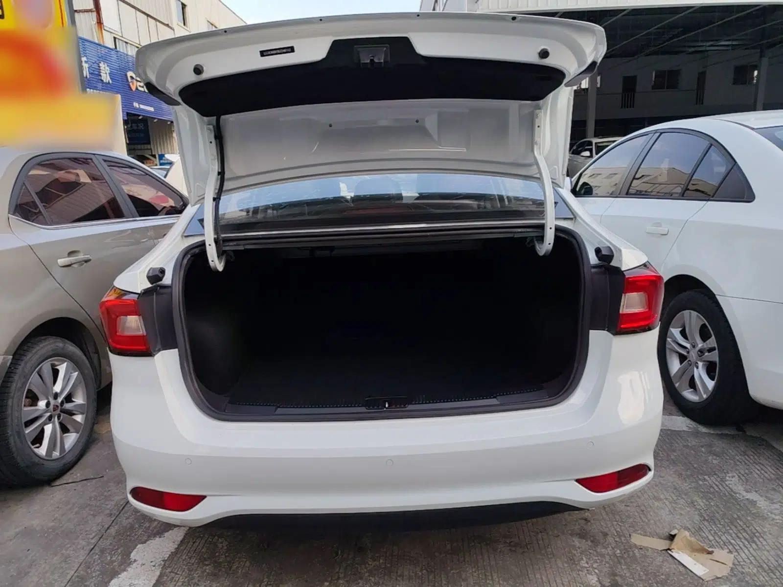 Roewe i5 2020 1.5L Manual 4G Connect Leehao Flagship Edition — миниатюра 28