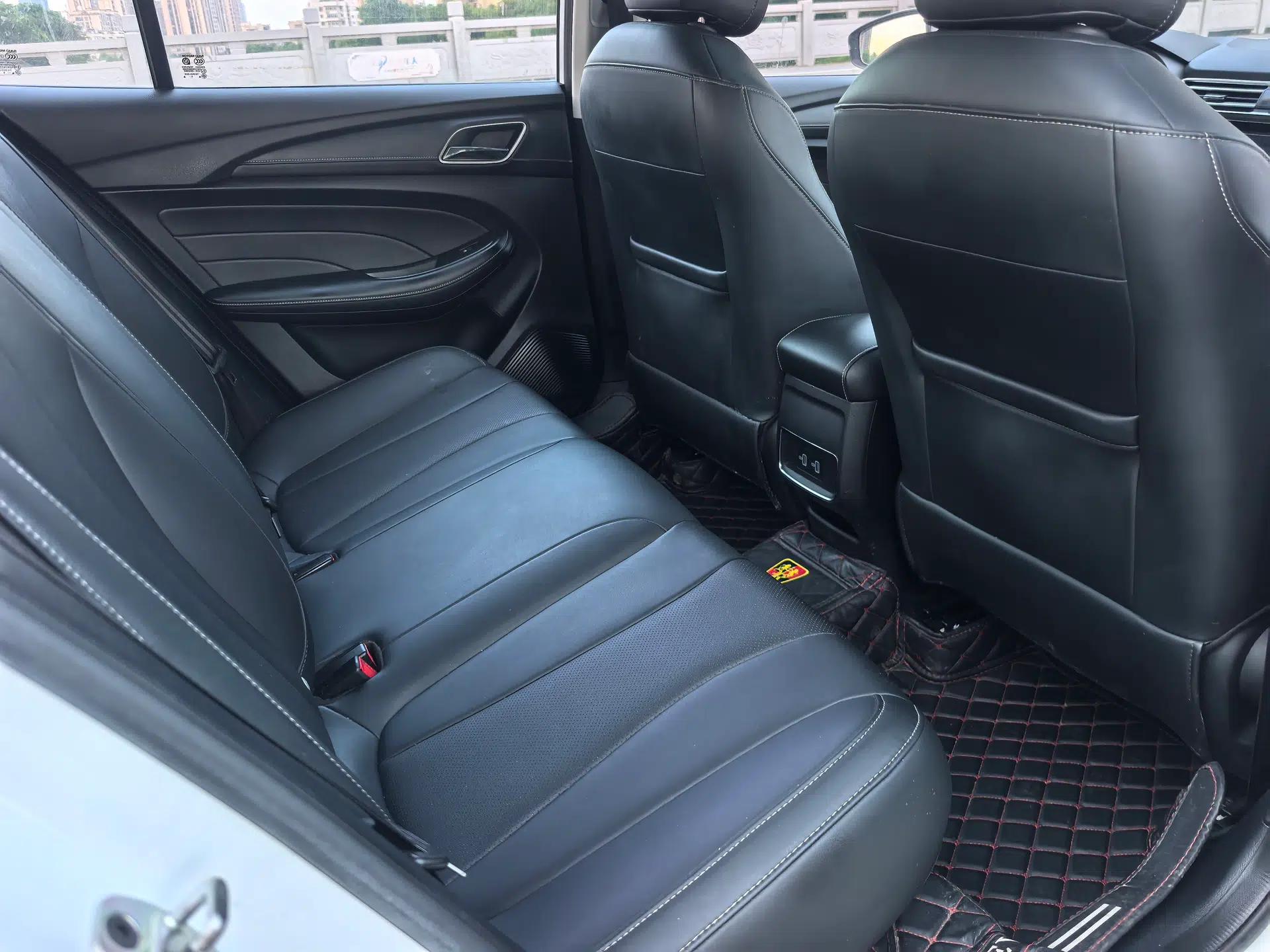 Roewe i5 2020 1.5L Manual 4G Connect Leehao Flagship Edition — миниатюра 29