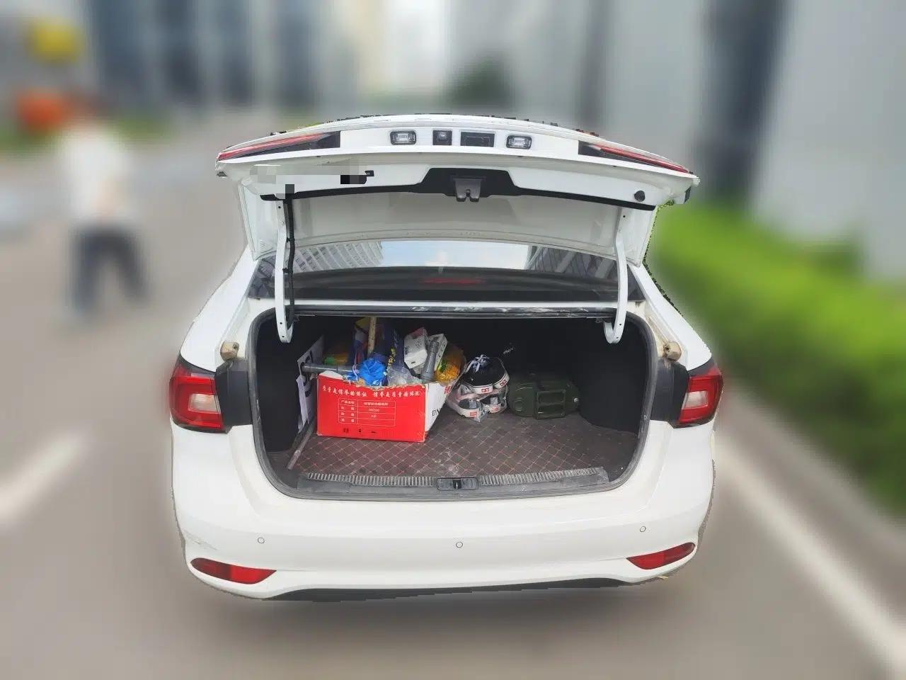 Roewe i5 2020 1.5L Automatic 4G Connect Luxury Flagship Edition — миниатюра 19