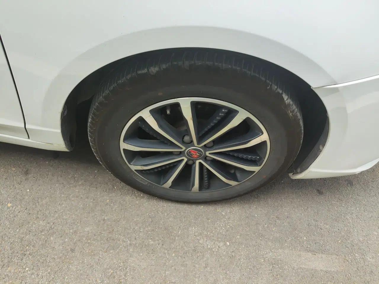 Roewe i5 2020 1.5L Automatic 4G Connect Luxury Flagship Edition — миниатюра 8