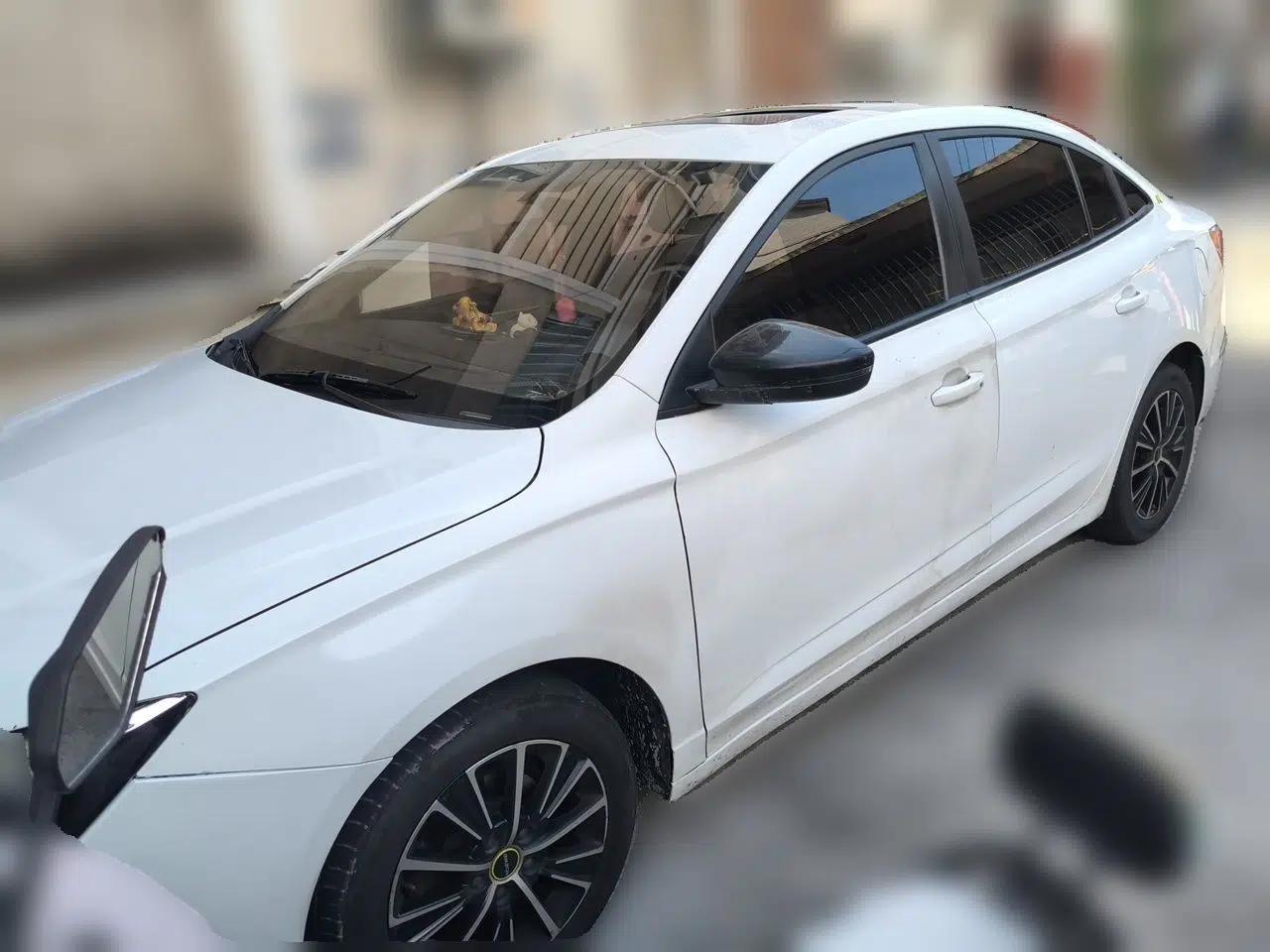 Roewe i5 2021 1.5L CVT Platinum Edition — миниатюра 1