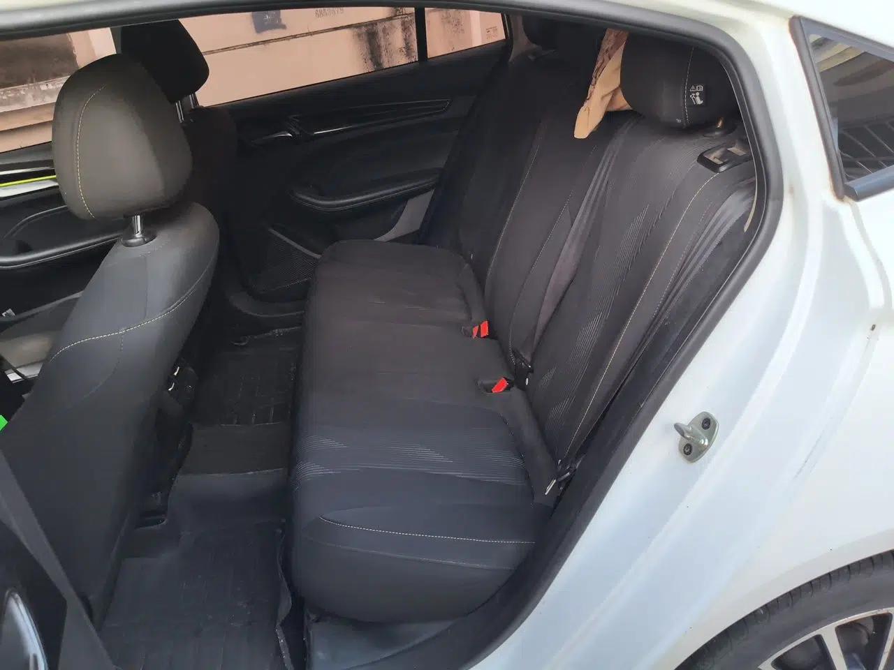Roewe i5 2021 1.5L CVT Platinum Edition — миниатюра 17