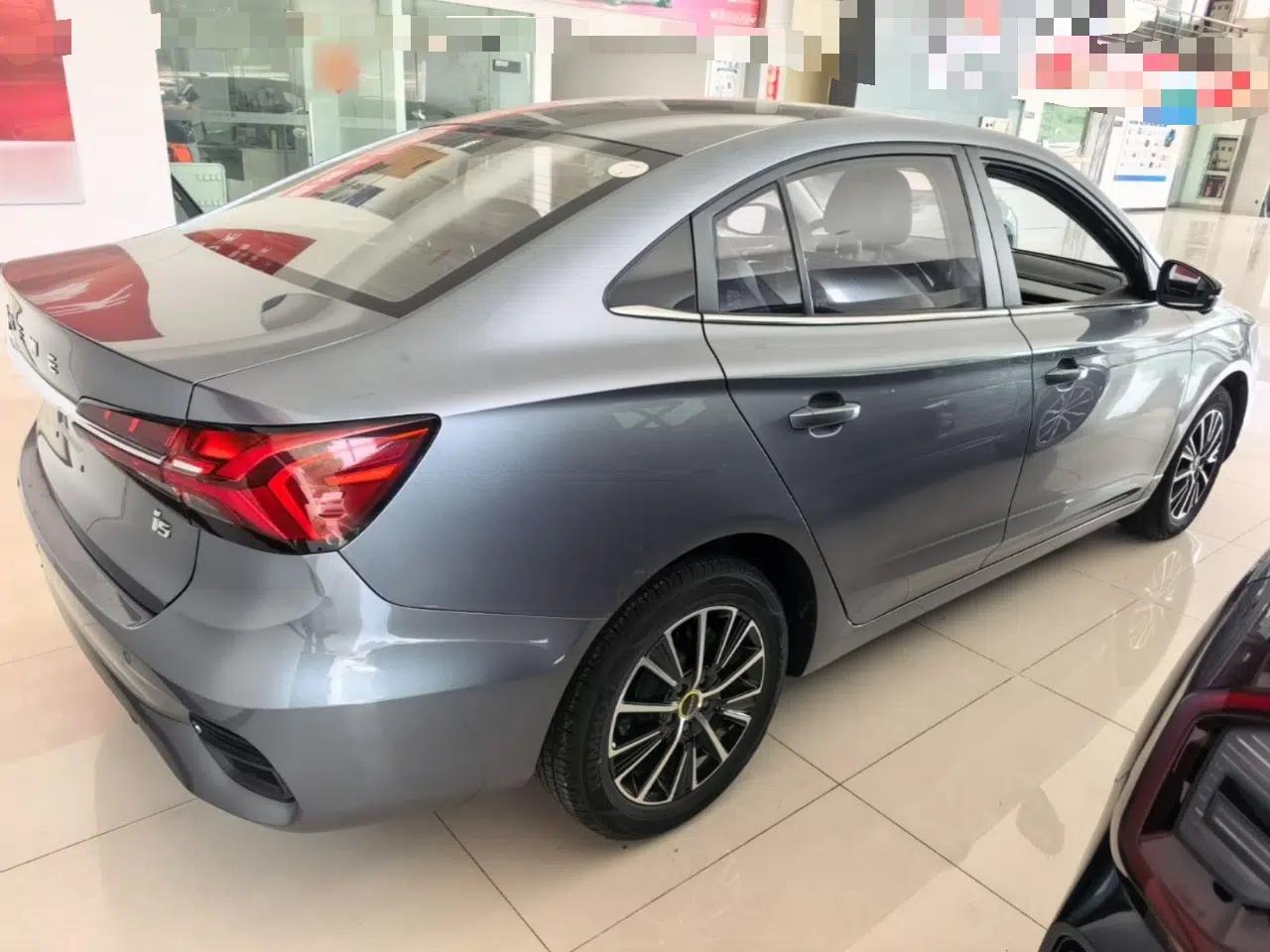 Roewe i5 2021 Revised Version 1.5L CVT Diamond Edition — миниатюра 6