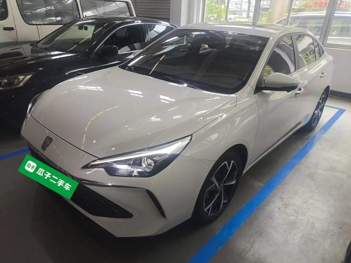 Roewe i5 2024 1.5L CVT Luxury Edition — миниатюра 1