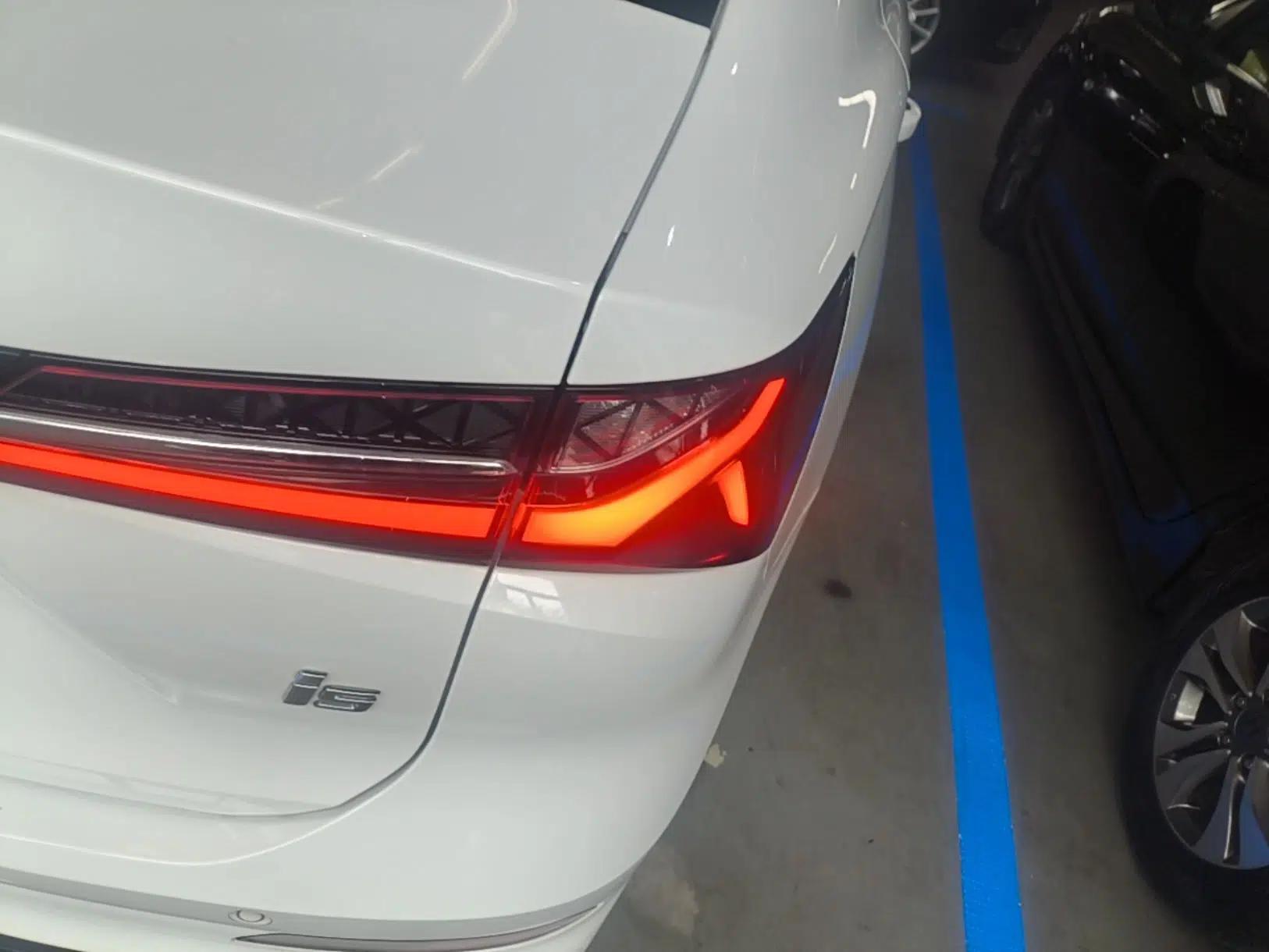 Roewe i5 2024 1.5L CVT Luxury Edition — миниатюра 14