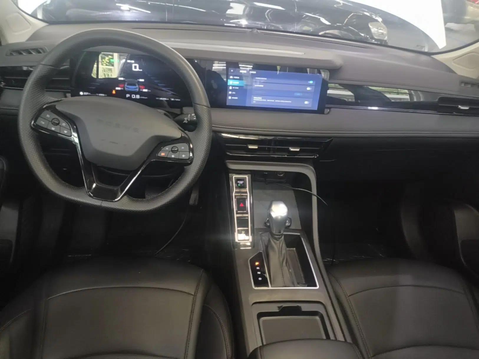 Roewe i5 2024 1.5L CVT Luxury Edition — миниатюра 17