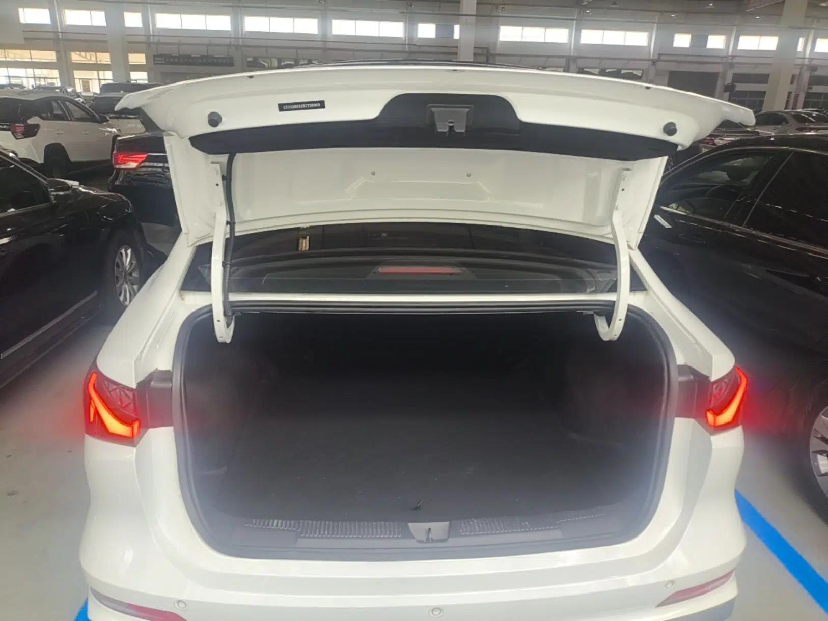 Roewe i5 2024 1.5L CVT Luxury Edition — миниатюра 27