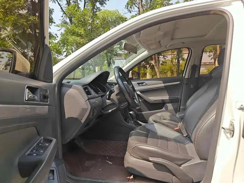 2017 Volkswagen Lavida 1.6L Automatic Comfort Edition — миниатюра 12