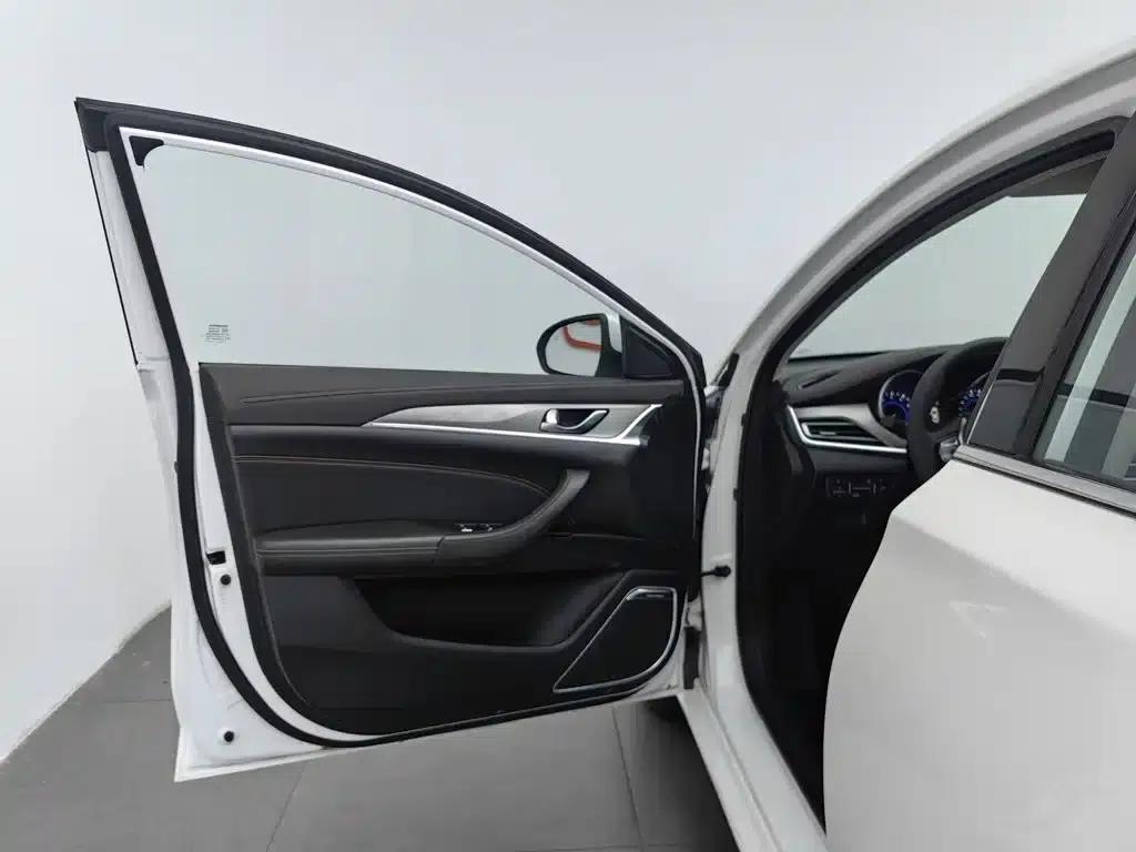 Changan Eado 2018 1.6L GDI Manual Fashion Edition — миниатюра 8