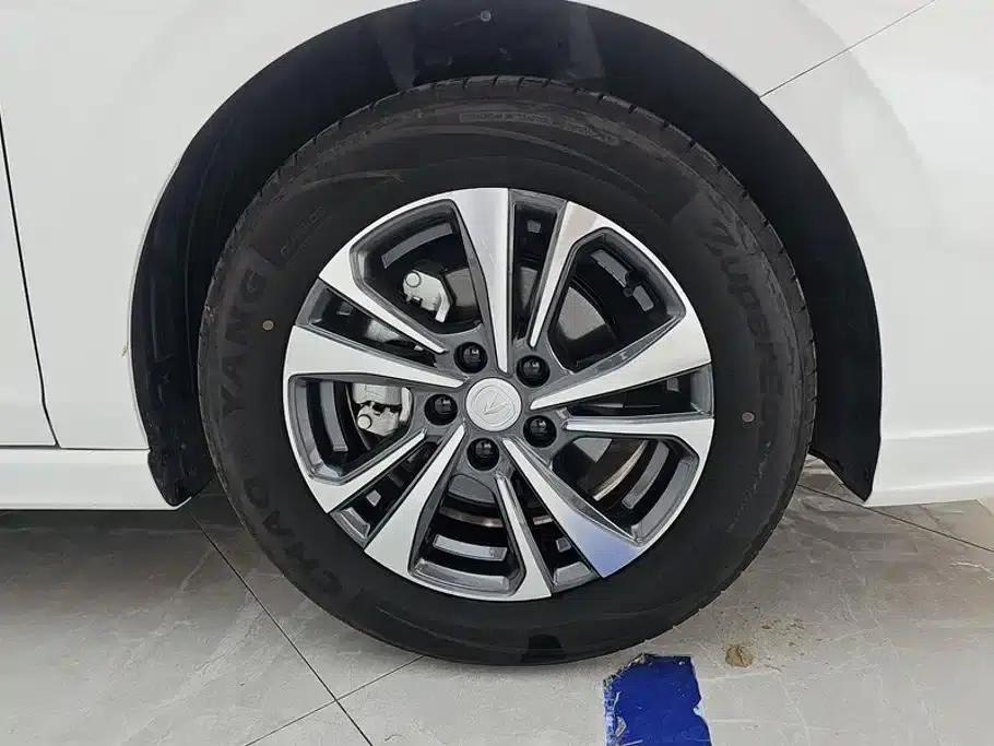 Changan Eado 2025 PLUS 1.4T Dual-Clutch High-Performance Edition — миниатюра 6