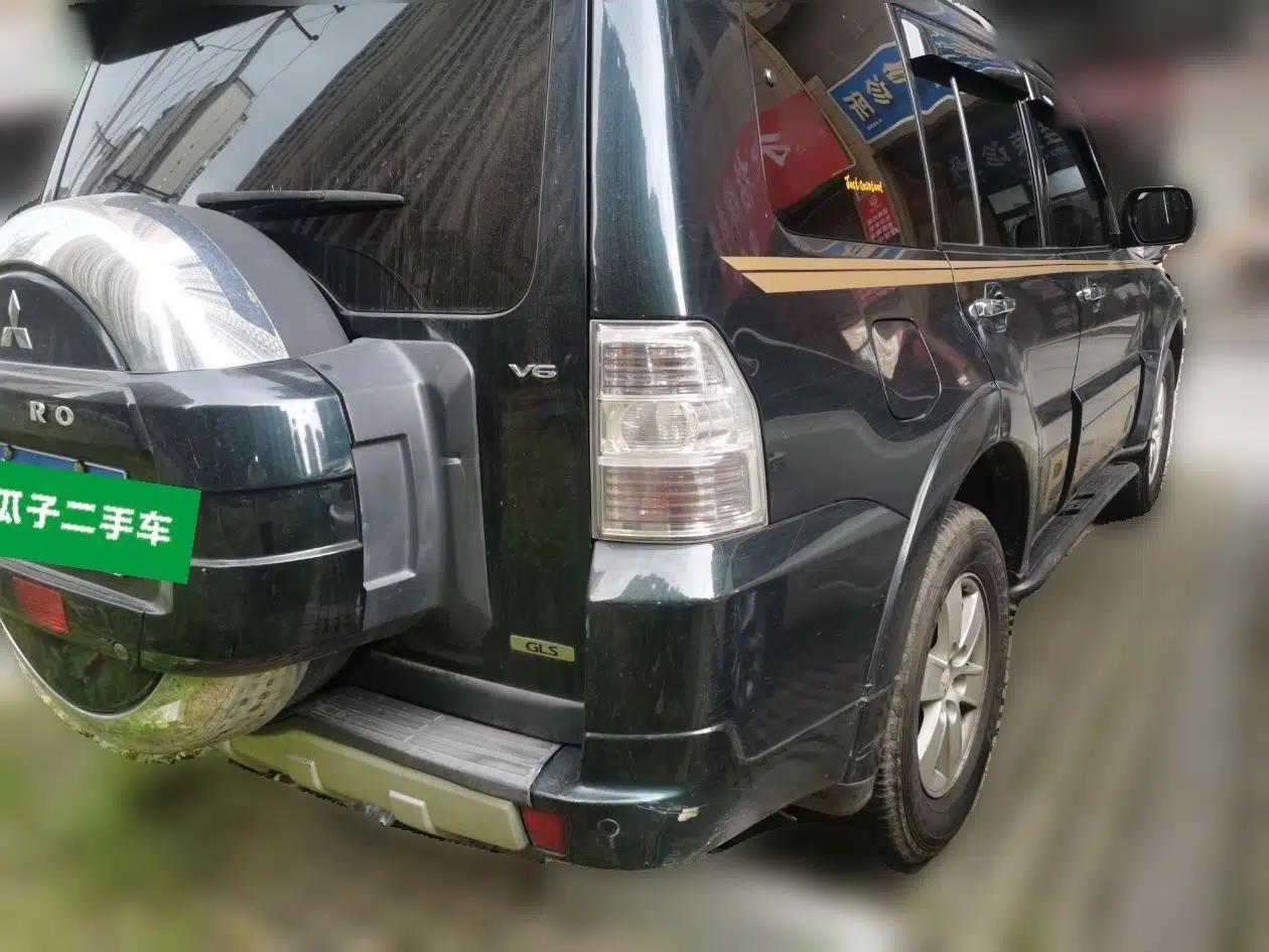 Mitsubishi Pajero 2010 3.0L Automatic Elite Edition — миниатюра 6