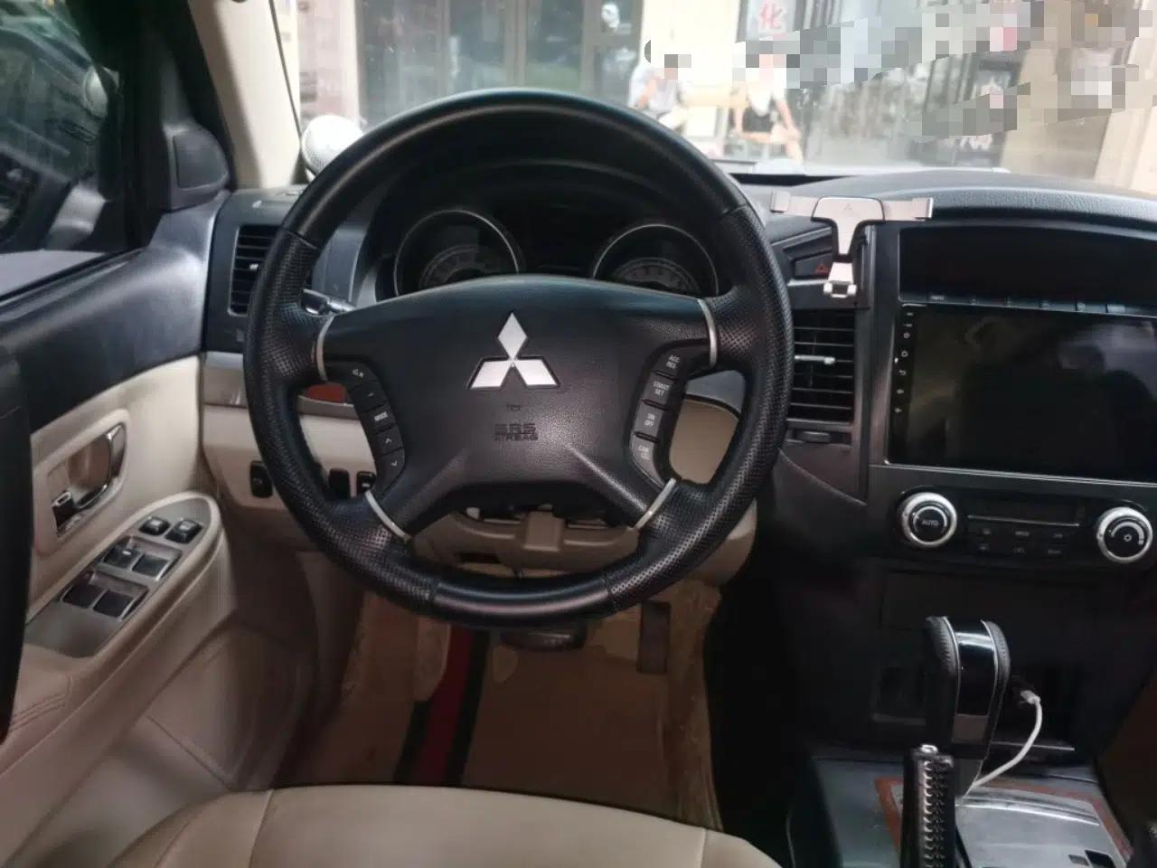 Mitsubishi Pajero 2010 3.0L Automatic Elite Edition — миниатюра 10