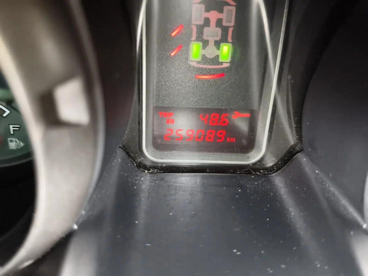 Mitsubishi Pajero 2012 3.0L Elite Edition — миниатюра 12