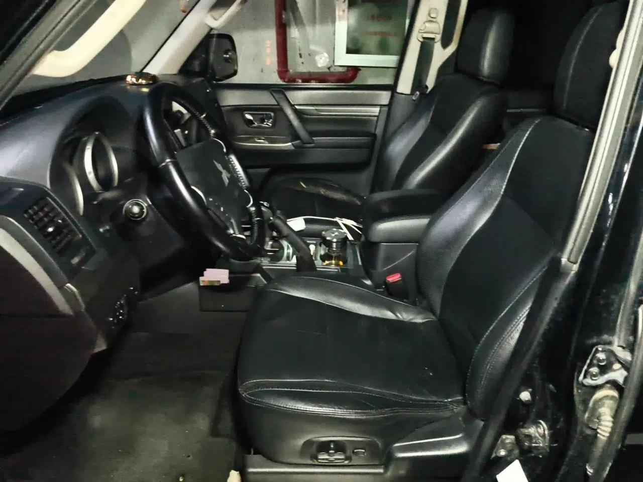 Mitsubishi Pajero 2012 3.0L Elite Edition — миниатюра 15
