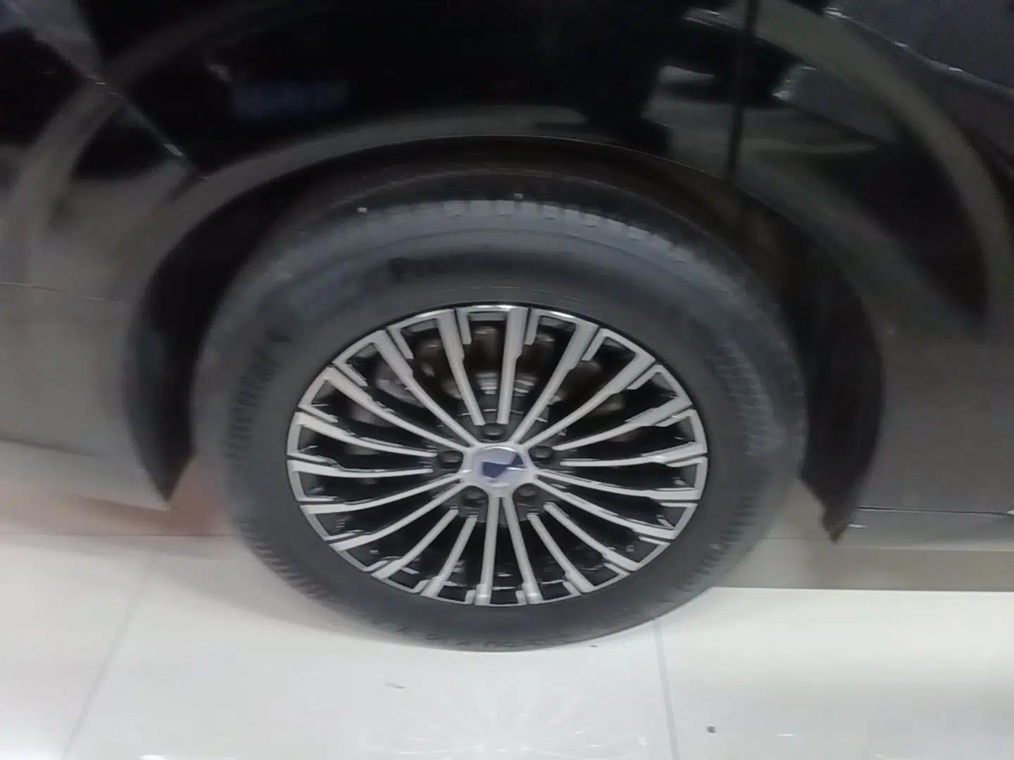 Denza D9 2024 DM-i 980 Four-Wheel Drive Prestige Model — миниатюра 11