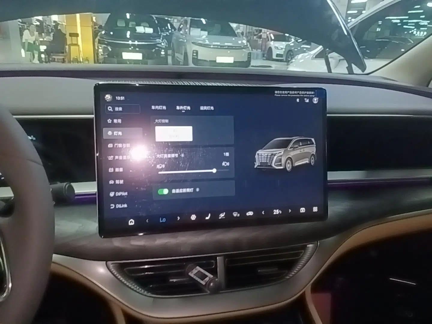 Denza D9 2024 DM-i 980 Four-Wheel Drive Prestige Model — миниатюра 15