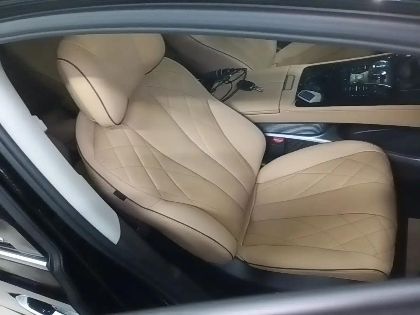 Denza D9 2024 DM-i 980 Four-Wheel Drive Prestige Model — миниатюра 19