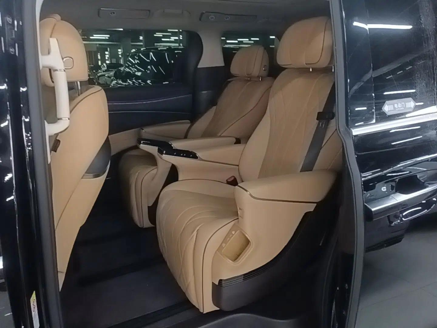 Denza D9 2024 DM-i 980 Four-Wheel Drive Prestige Model — миниатюра 20