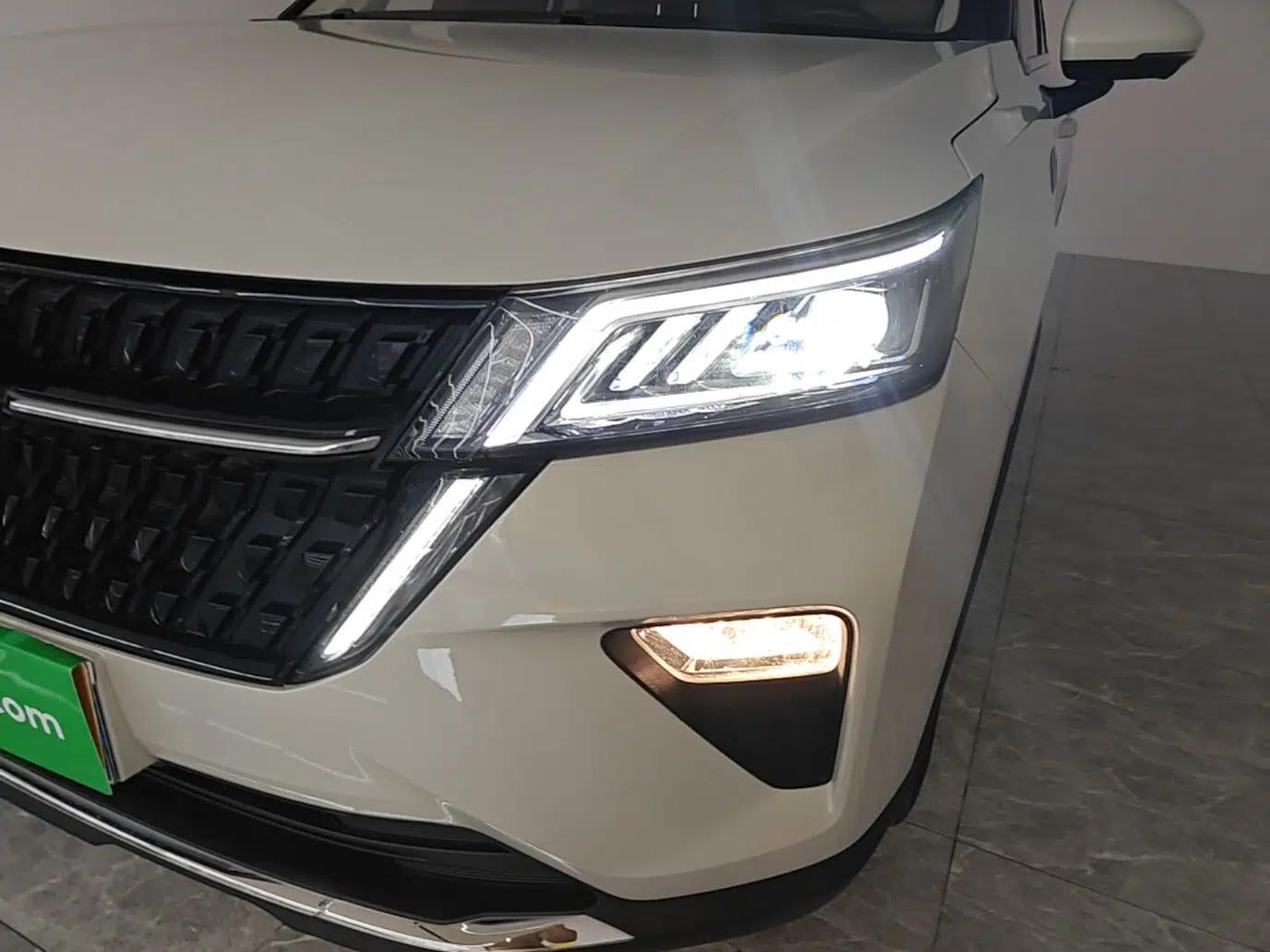 Wuling Asta 2021 1.5T CVT Star曜 Edition — миниатюра 8