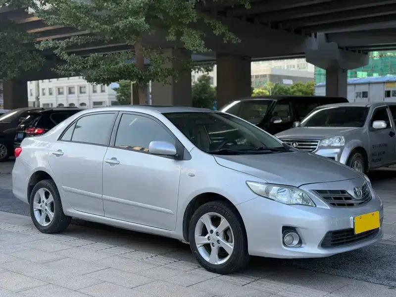 2011 Corolla 1.8L CVT GL-i — миниатюра 3