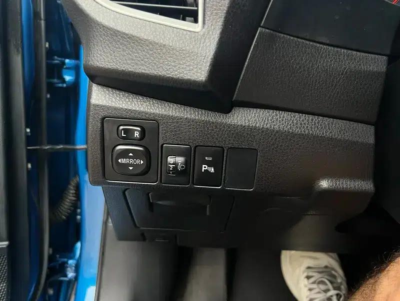 2014 Corolla 1.6L CVT GL-i — миниатюра 31