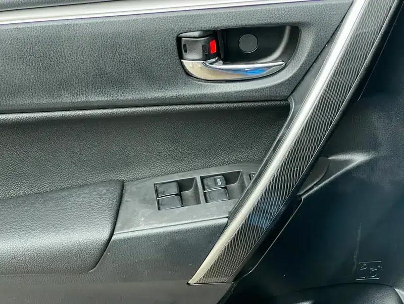 2014 Corolla 1.6L CVT GL-i — миниатюра 37
