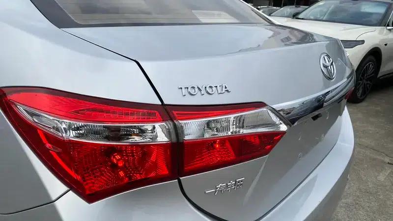 2014 Corolla 1.6L CVT GL-i — миниатюра 9