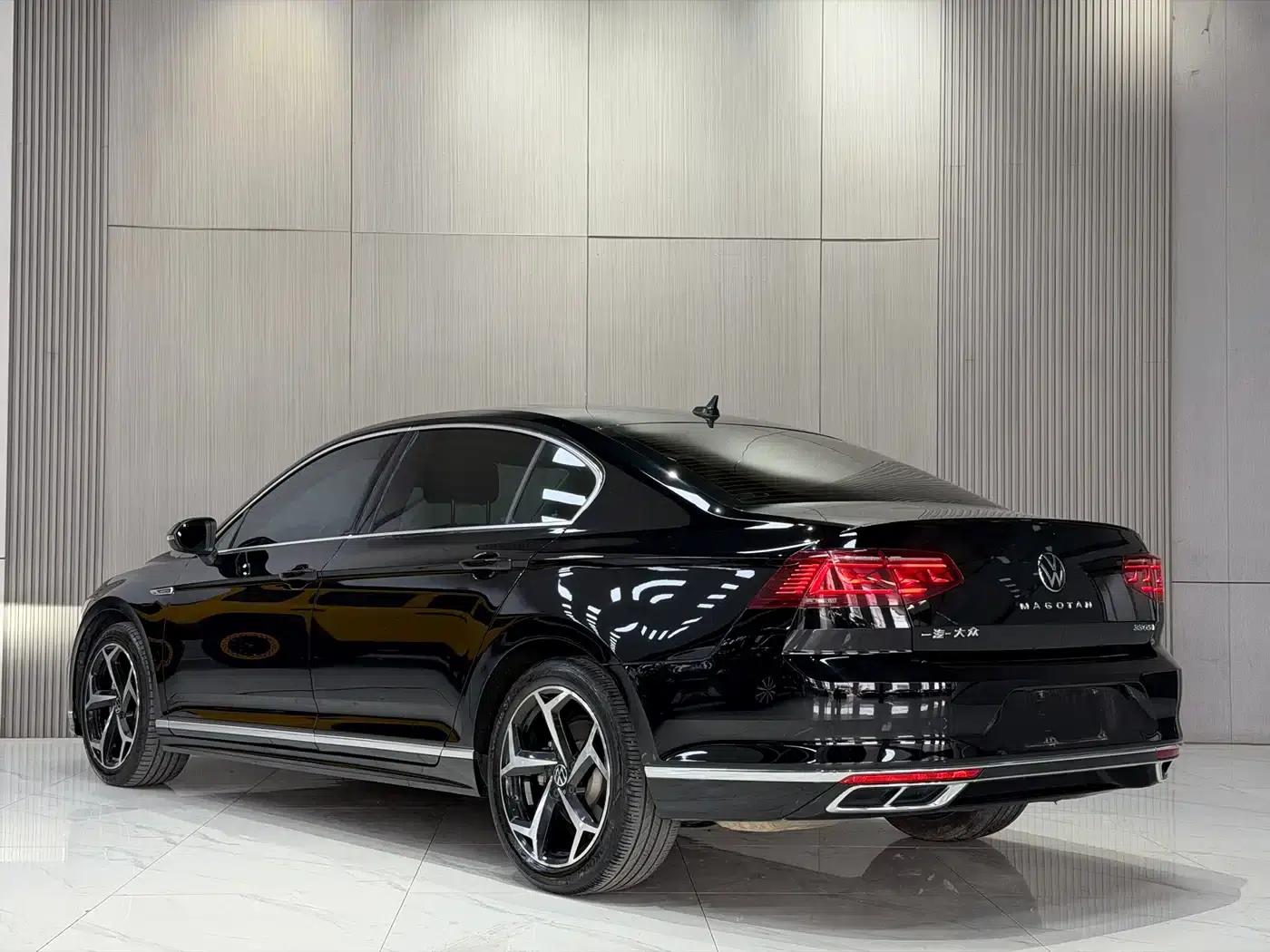 Volkswagen Magotan 2023 2 Millionth Unit Commemorative Edition 330TSI DSG Luxury — миниатюра 5