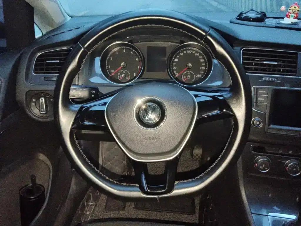 2017 Golf 230TSI Automatic Comfort Millionth Unit Commemorative Edition — миниатюра 3