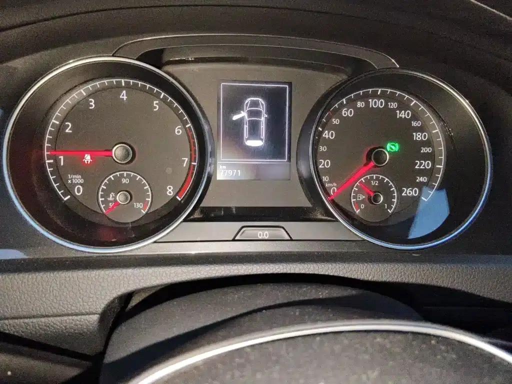2017 Golf 230TSI Automatic Comfort Millionth Unit Commemorative Edition — миниатюра 4