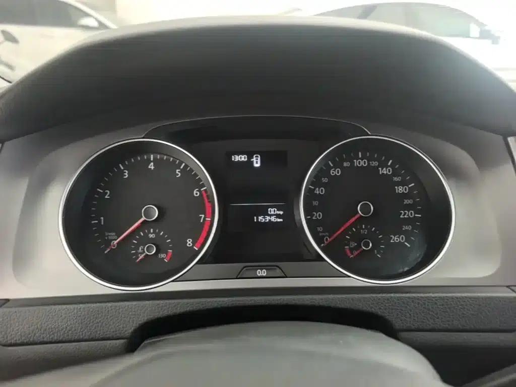 2016 Golf 1.6L Automatic Fashion Edition — миниатюра 12