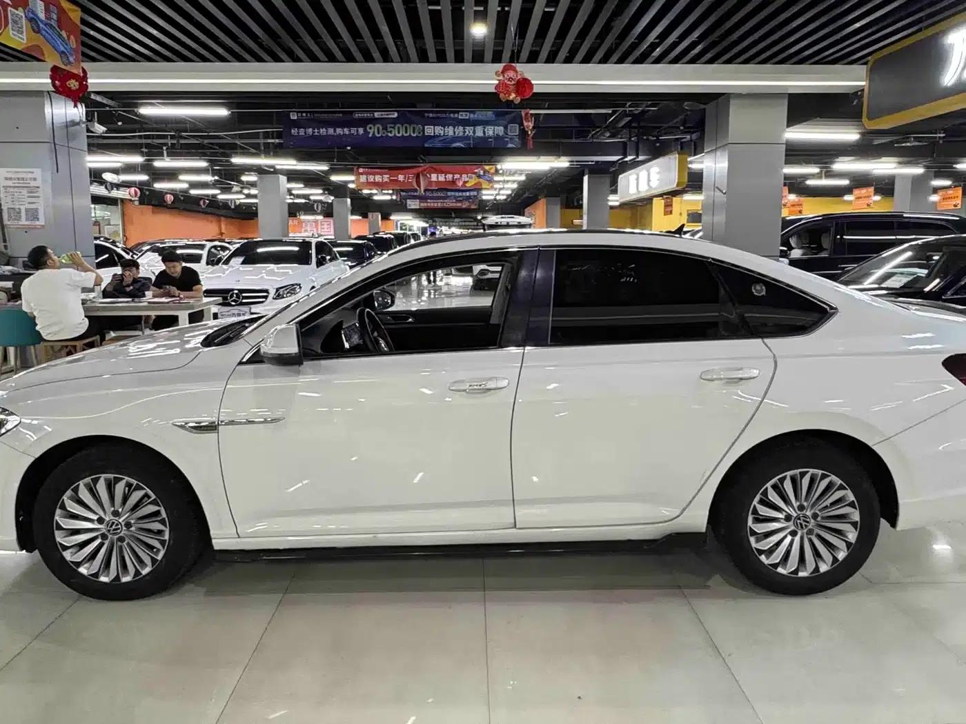 2021 Volkswagen Lavida 280TSI DSG Comfort Edition — миниатюра 3