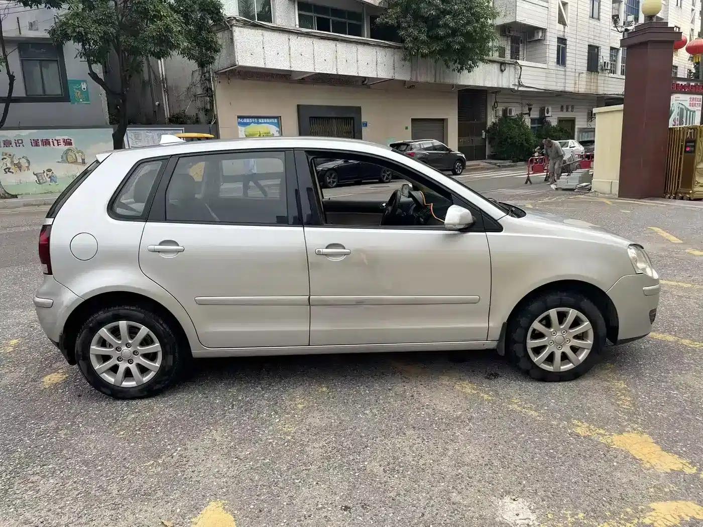 2009 Polo 1.4L Automatic Elegant Edition — миниатюра 4