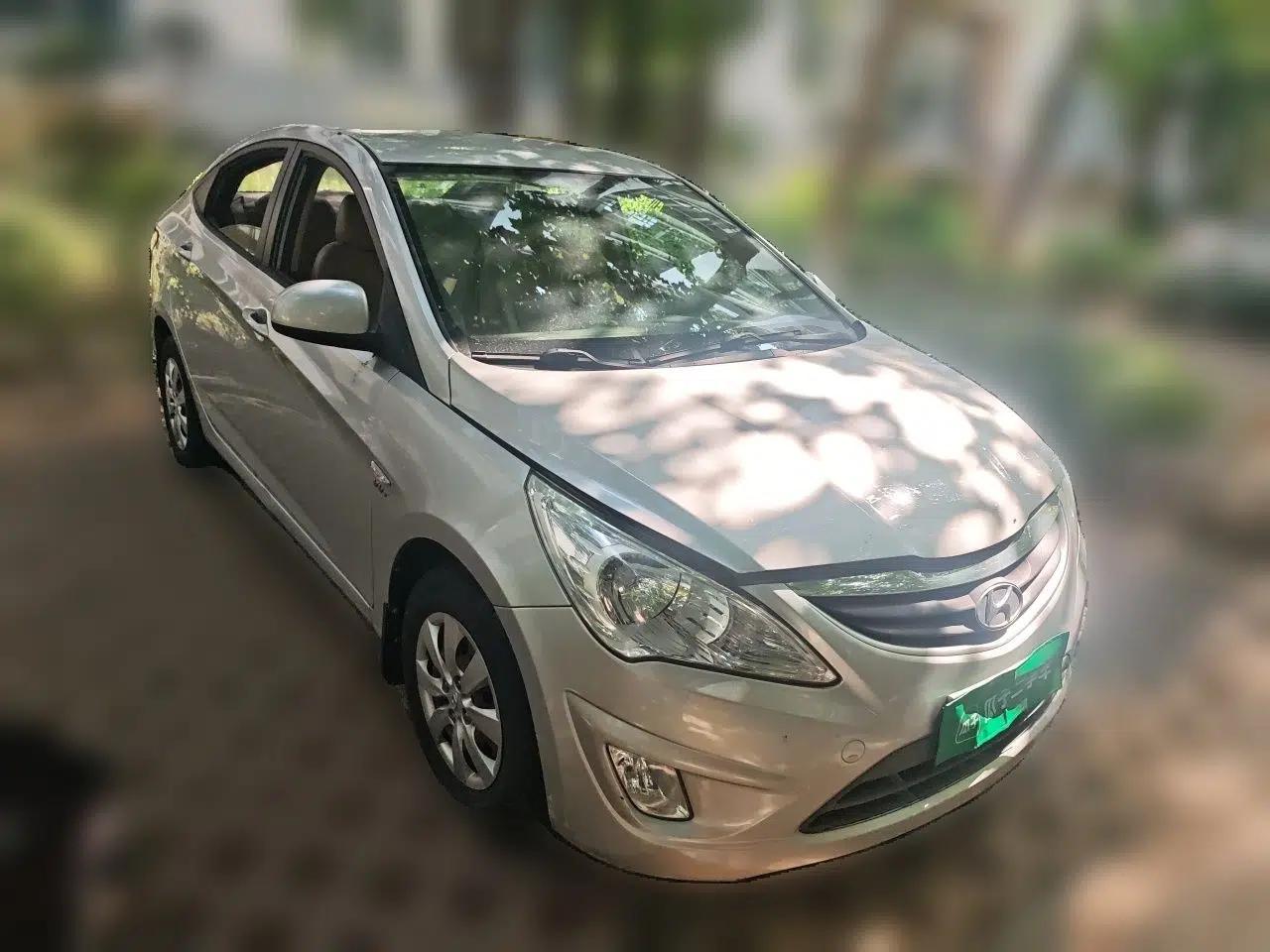 Hyundai Verna (older generation) 2010 Sedan 1.4L Manual Standard GL Model — миниатюра 3