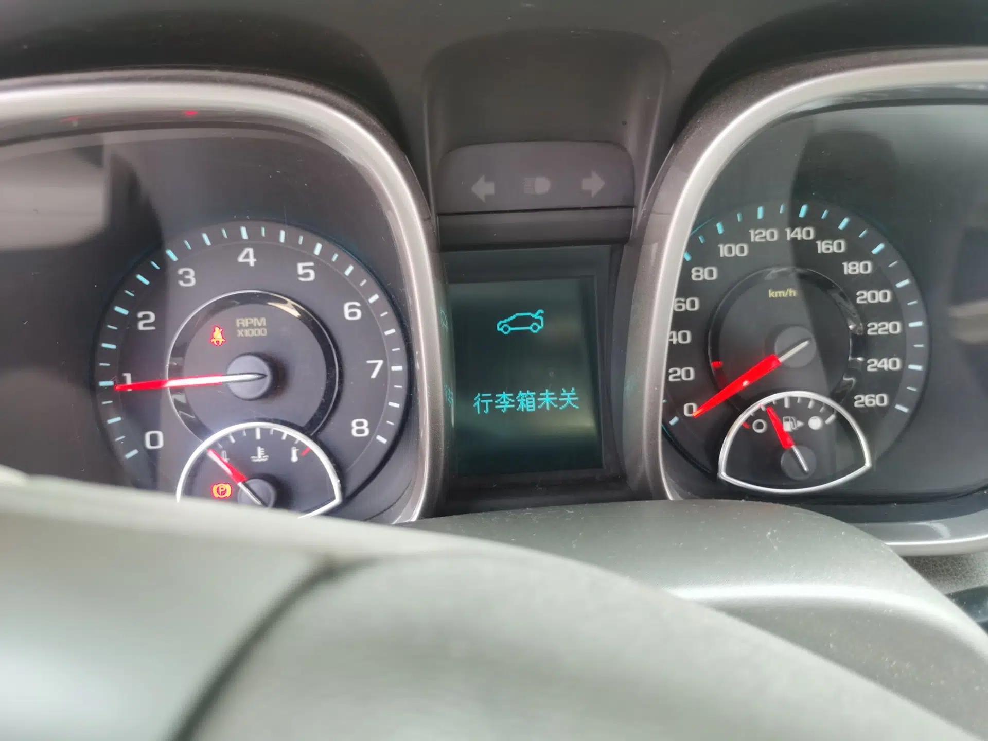 Chevrolet Malibu 2014 2.0L Automatic Luxury Edition — миниатюра 11
