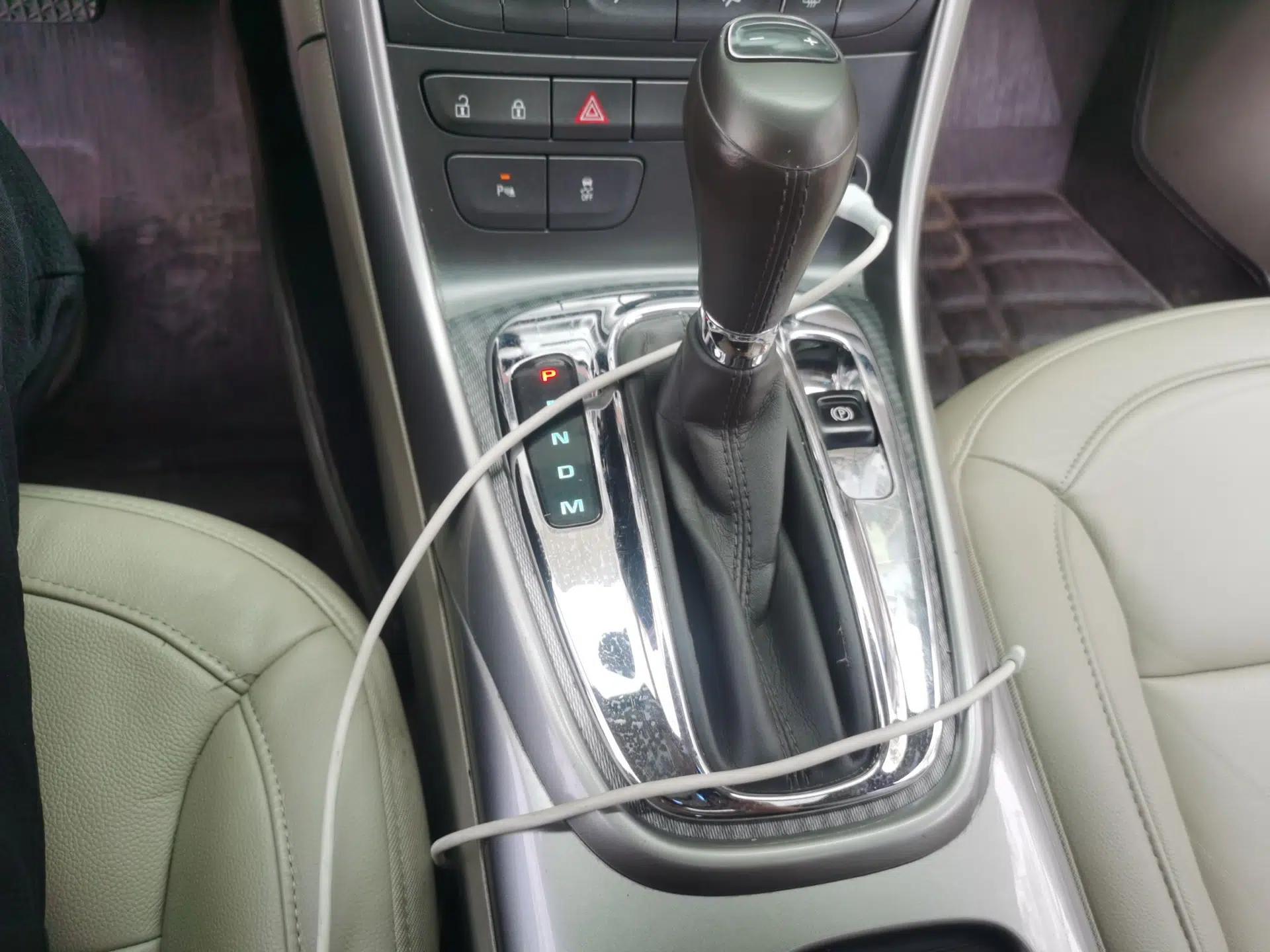 Chevrolet Malibu 2014 2.0L Automatic Luxury Edition — миниатюра 14