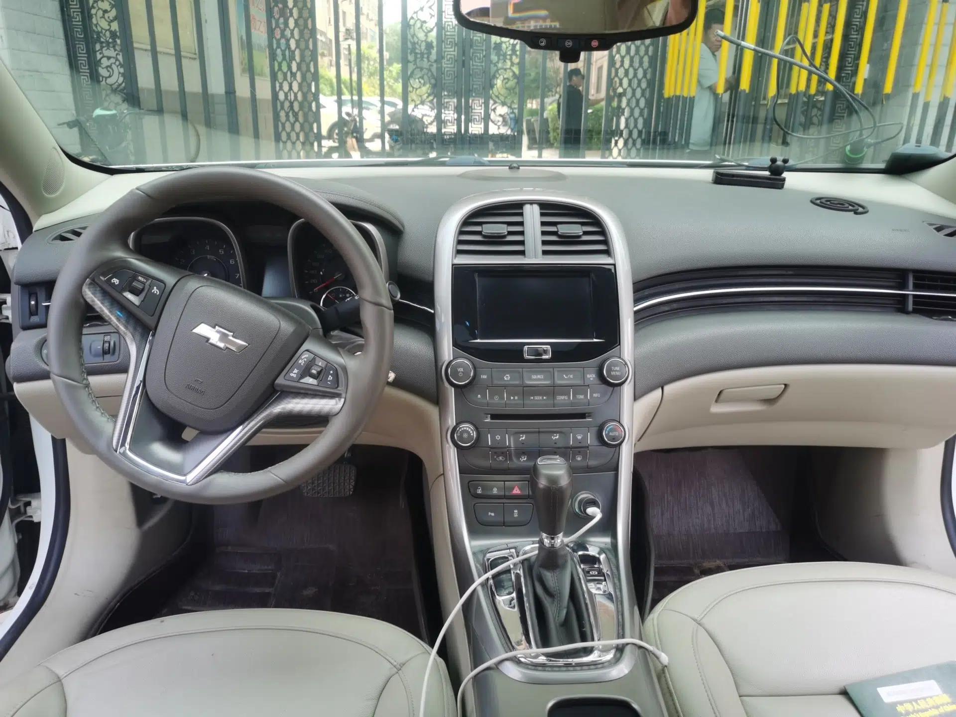 Chevrolet Malibu 2014 2.0L Automatic Luxury Edition — миниатюра 9