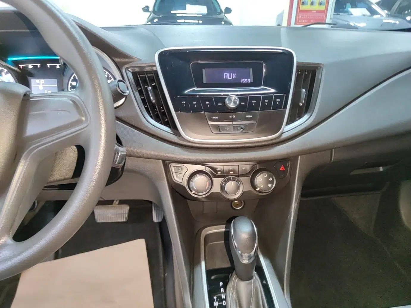 Chevrolet Cavalier 2019 320 Automatic Enjoyment Edition — миниатюра 15