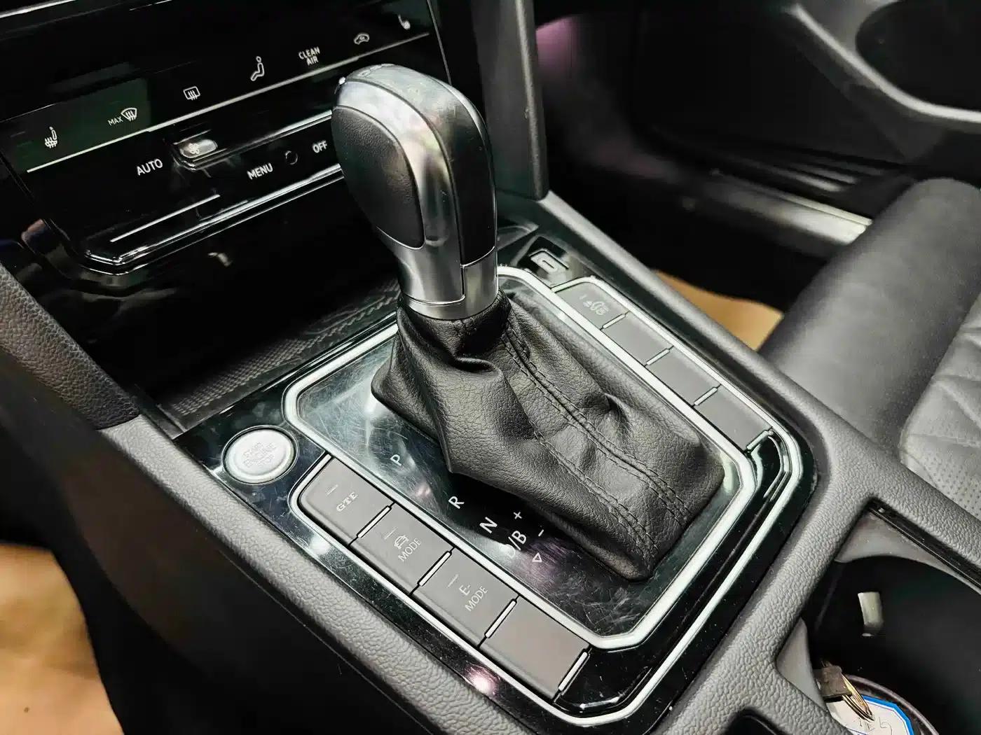 2022 Volkswagen Passat PHEV GTE Luxury Edition — миниатюра 15